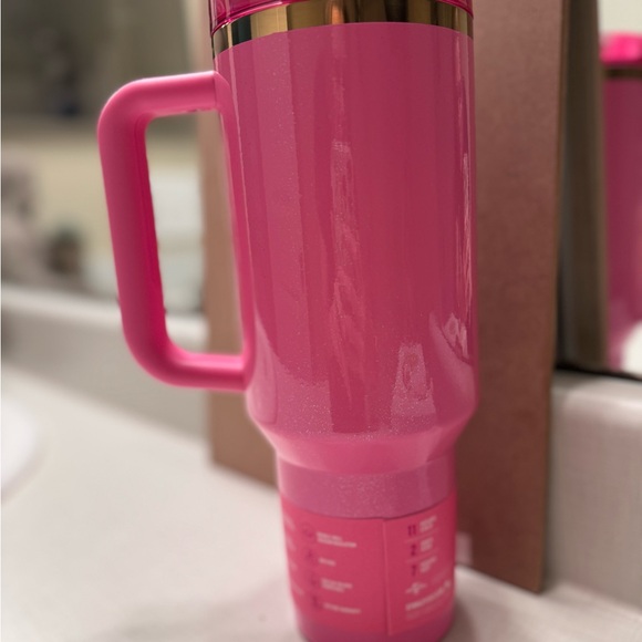 NIB: Stanley x Wicked Collab •Glinda: the hot pink with sparkles 40 ounce - Picture 6 of 6